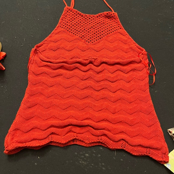 Red knit halter - Picture 3 of 3